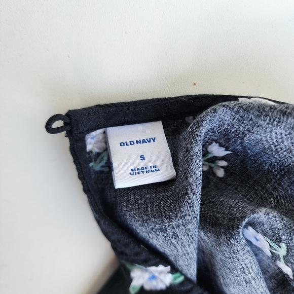 Old Navy Jumpsuit Woman’s Black White Floral Short Sleeve Viscose Sz S - Picture 11 of 16